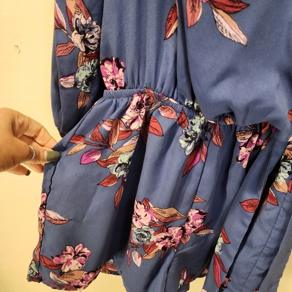 One Clothing Floral Blue Short Romper Size S - Picture 6 of 10